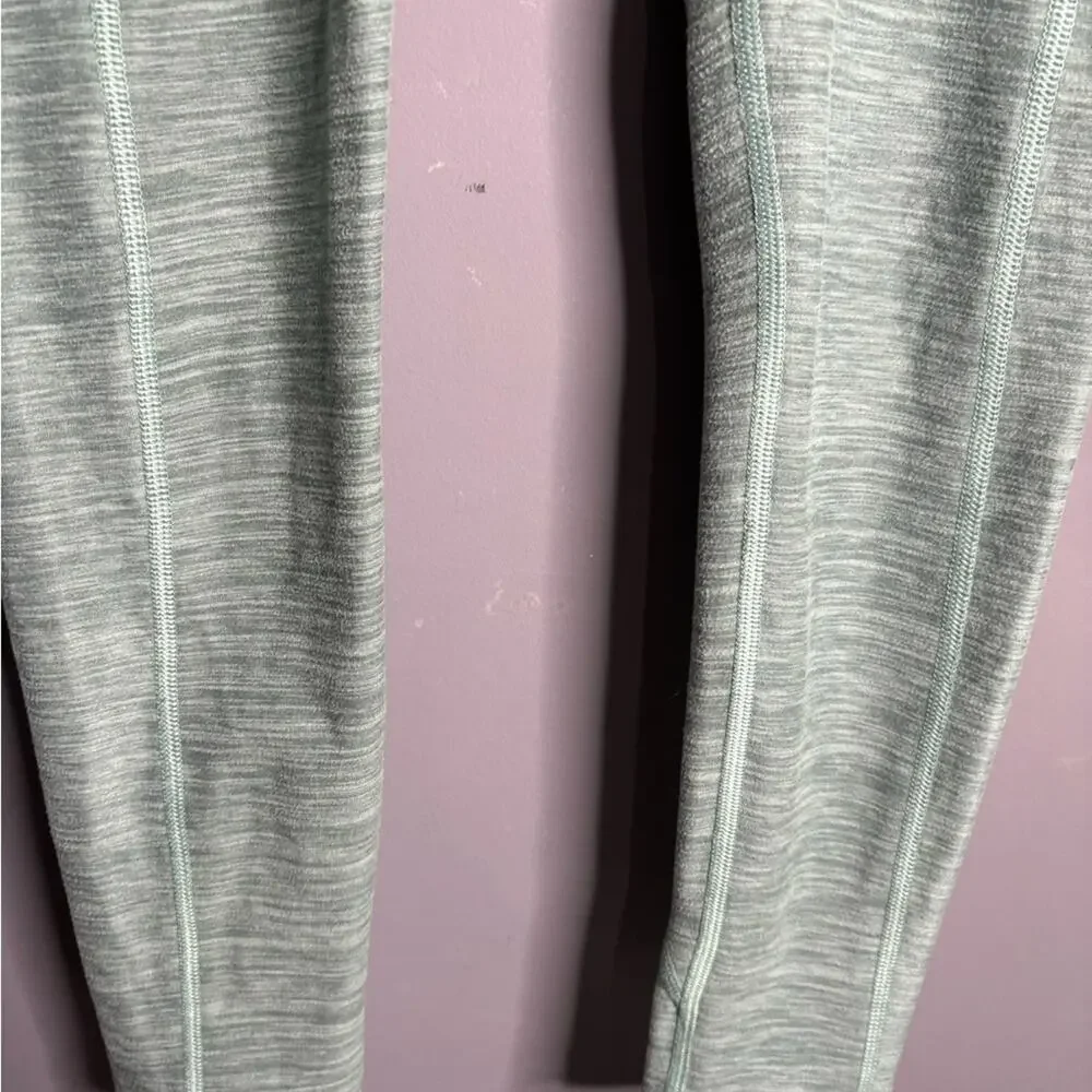 Victoria’s Secret Green Mid Rise Ankle Leggings 4